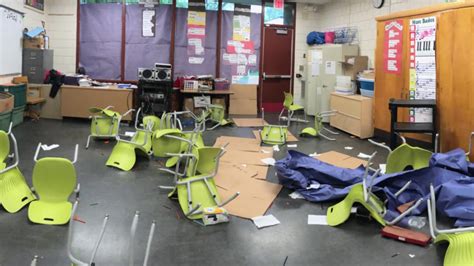 Student Destroy Classroom に対する画像結果