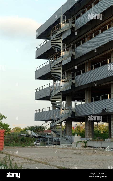 Run Down Building Side View కోసం చిత్ర ఫలితం