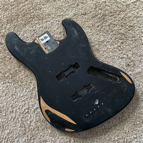 Toradh íomhá ar Moderne Style Guitar Body