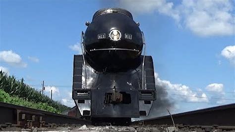 Toradh íomhá ar Steam Train Running Over Camera
