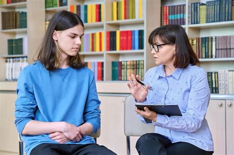 Afbeeldingsresultaten voor Image School Psychologist Working with Student Data Visible
