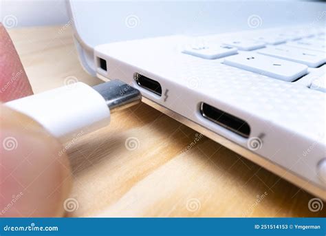Toradh íomhá ar USB Plug into Computer
