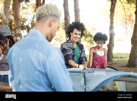 Toradh íomhá ar Setting Up Camera Smiling