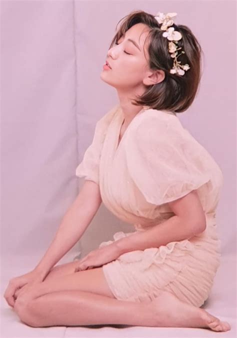 Jihyo Pic with Crown に対する画像結果