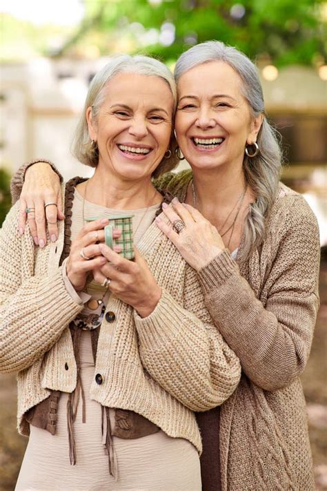 2 Middle-Age Women に対する画像結果