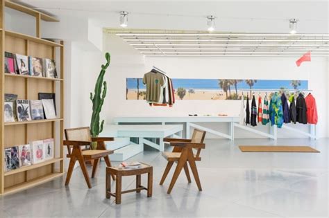 Store Opening with Models に対する画像結果