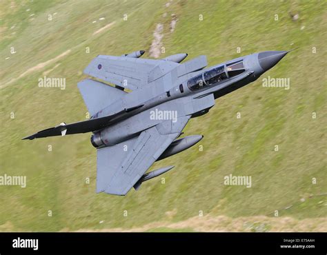 Toradh íomhá ar Tornado Mach Loop