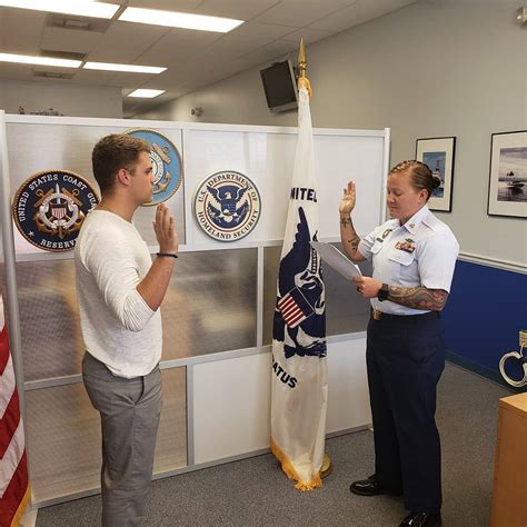 Toradh íomhá ar Coast Guard Delayed Entry Program