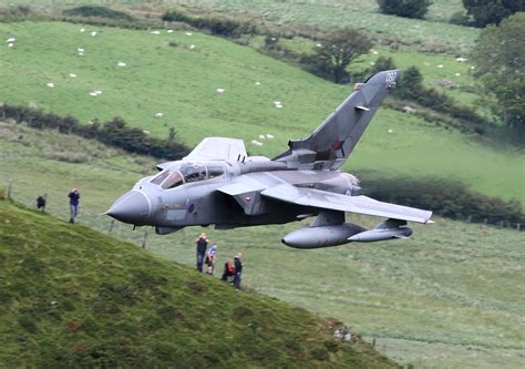 Toradh íomhá ar Tornado Mach Loop