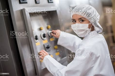 Woman Operating Machine に対する画像結果