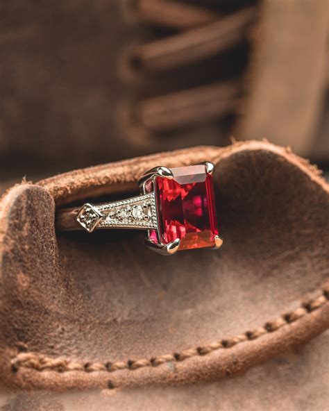 Emerald Cut Ruby に対する画像結果