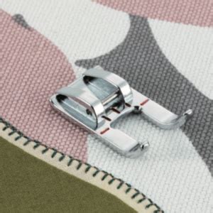 Toradh íomhá ar Computerised Sewing Machine