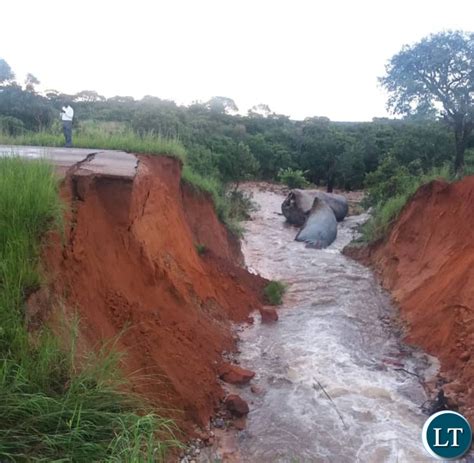 Bridge or Road Collapses에 대한 이미지 결과
