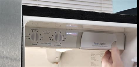 Afbeeldingsresultaten voor Installing Frigidaire Water Filter