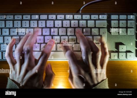 Computer Typing Keyboard Desktop に対する画像結果