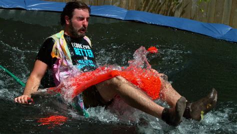 Toradh íomhá ar Water Balloon Slow-Motion