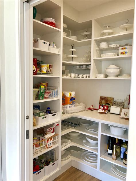 Walk-In Pantry Closet に対する画像結果