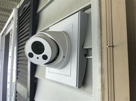 How to Install Outside Light On Vinyl Siding に対する画像結果