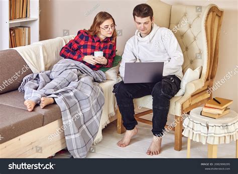 Toradh íomhá ar Setting Up Laptop