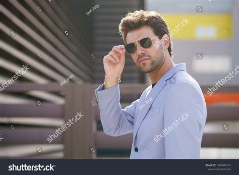 Modeling Spectacles Man に対する画像結果