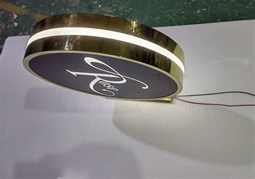 Golden Color LED Box に対する画像結果