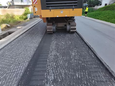 Toradh íomhá ar Milling Asphalt Roads