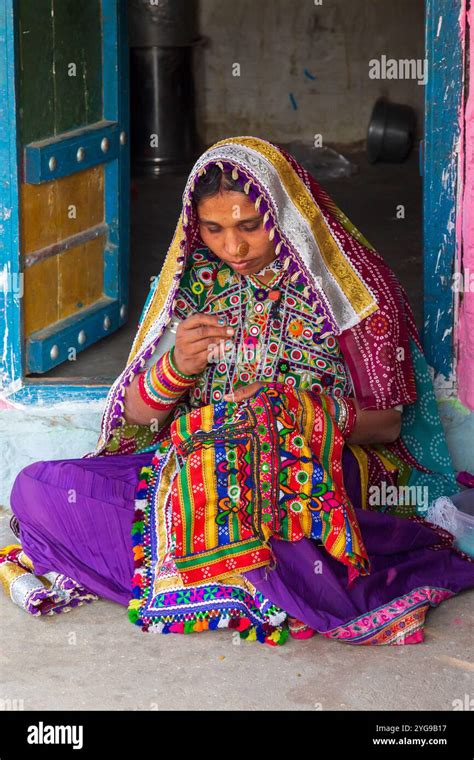 Bhuj Traditional Patterns に対する画像結果