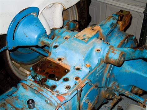 Toradh íomhá ar How to Remove Ford 3000 Tractor Engine