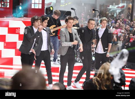 One Direction Performing Live に対する画像結果