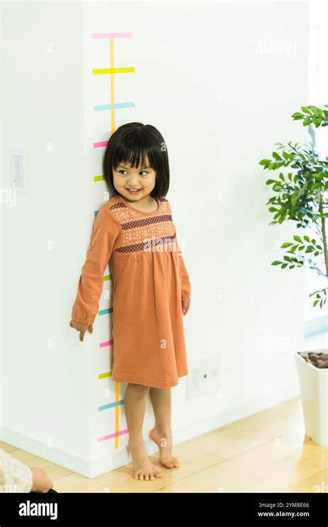 Afbeeldingsresultaten voor Feet Being Measured in a Shop