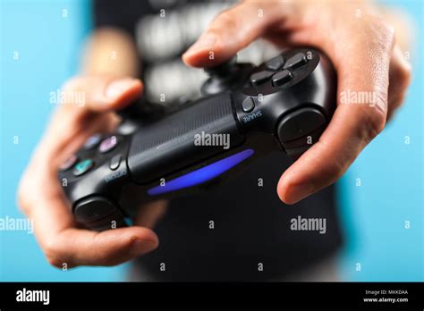 Left Hand PS4 Controller に対する画像結果