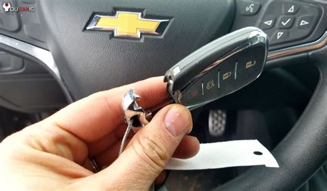 Chevy Key FOB How to Change Battery に対する画像結果