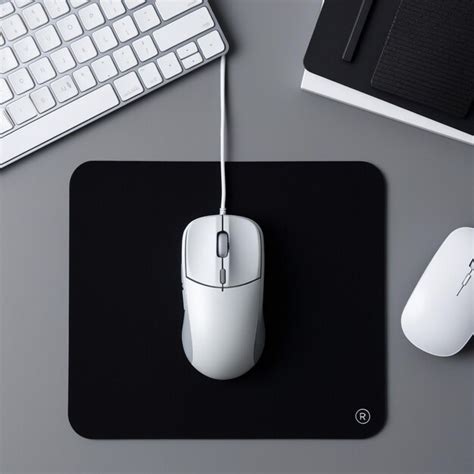 Toradh íomhá ar White Computer Mouse with Blue Backround