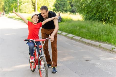 Toradh íomhá ar Man Learning to Ride Bike