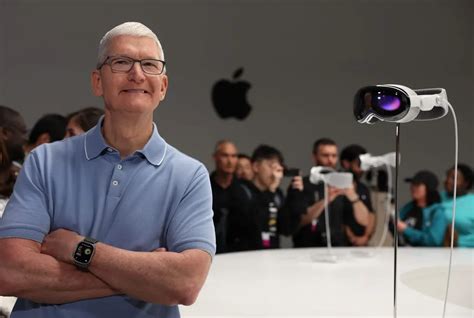 Toradh íomhá ar Tim Cook Jacket