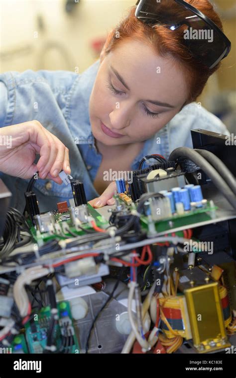 Afbeeldingsresultaten voor IT Team Fixing a Computer