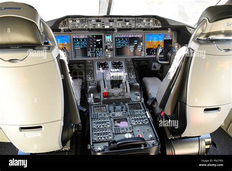 B737 Cockpit 360 View に対する画像結果