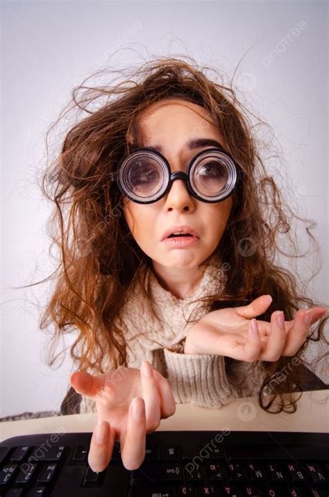 Toradh íomhá ar A Nerd in Prom