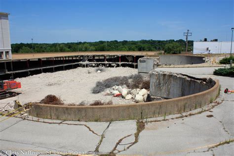 Crestwood Mall Dead Mall に対する画像結果