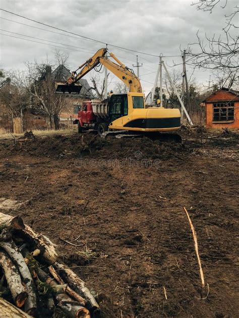 Toradh íomhá ar Buldozer Clearing Trees