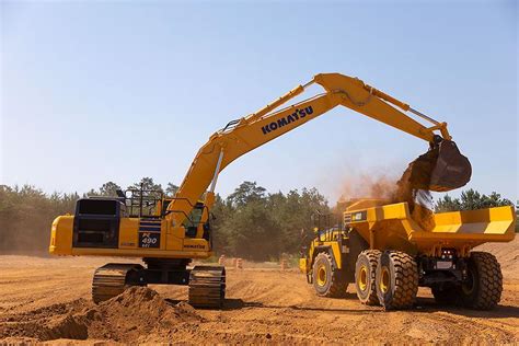Toradh íomhá ar 50 Tonne Digger Loading a Crusher