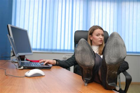 Toradh íomhá ar Assistant Her Desk