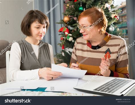 Social Worker Helping に対する画像結果