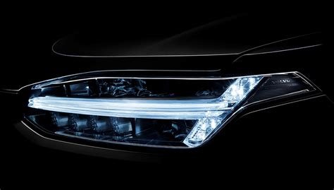Volvo Adaptive LED Headlight Technology に対する画像結果