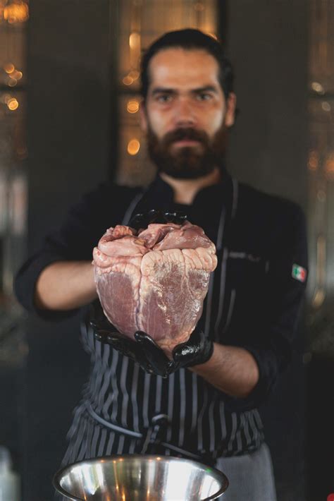 Person Holding A Steak に対する画像結果
