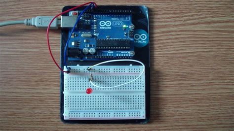 LED Blinking Arduino Circuit Design に対する画像結果