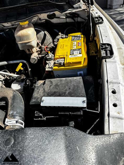 Toradh íomhá ar Fuse Box and Switch to a Battery