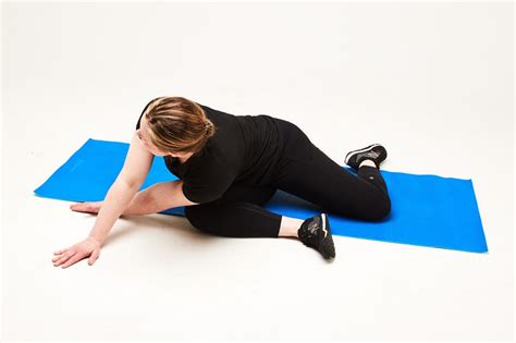 Toradh íomhá ar QL Stretches Hand Out