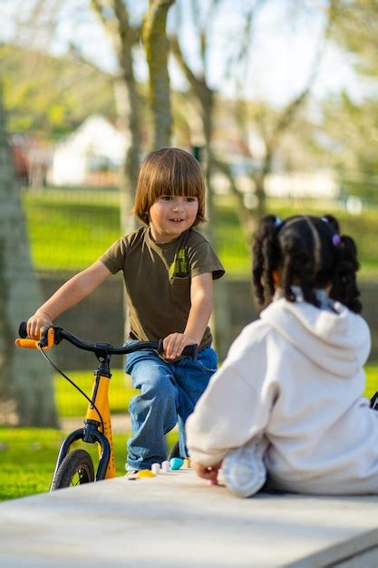 Toradh íomhá ar Man Learning to Ride Bike
