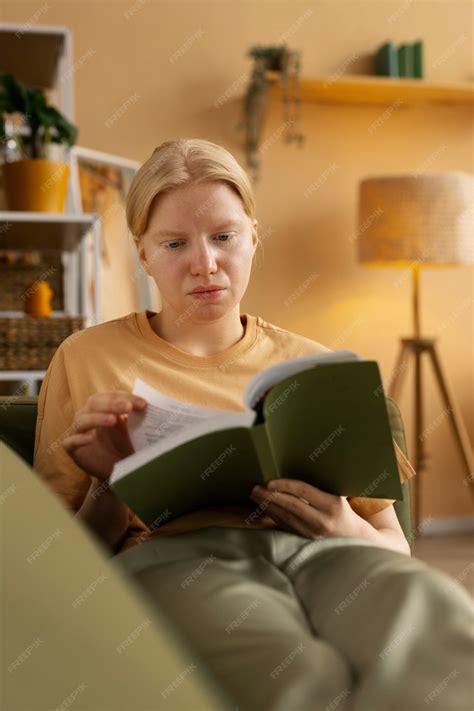 Toradh íomhá ar Albino Python Front Face